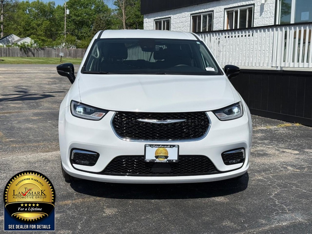Used 2024 Chrysler Pacifica - photo 6