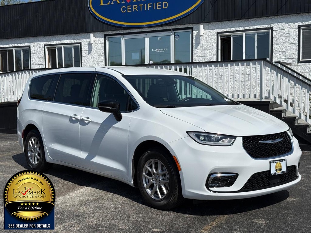 Used 2024 Chrysler Pacifica - photo 7