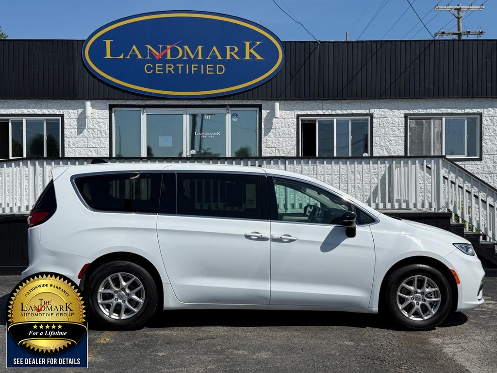 Used 2024 Chrysler Pacifica - photo 8
