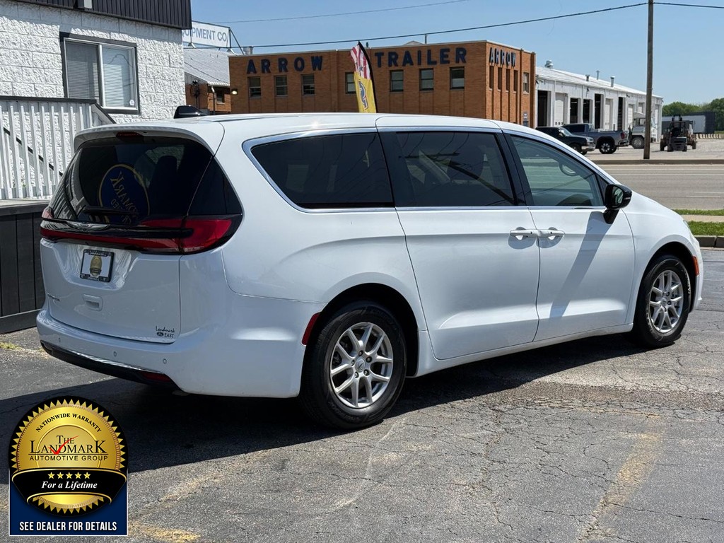Used 2024 Chrysler Pacifica - photo 9
