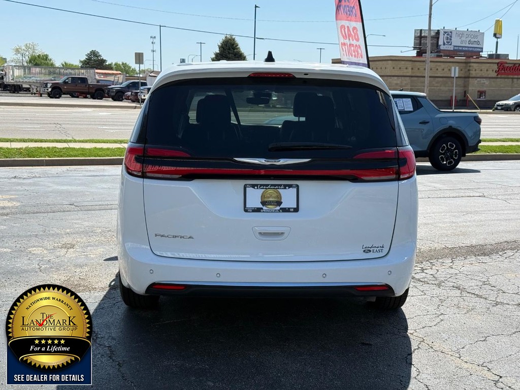 Used 2024 Chrysler Pacifica - photo 5