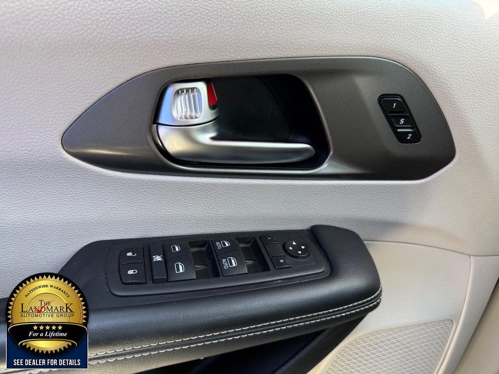 Used 2024 Chrysler Pacifica - photo 10