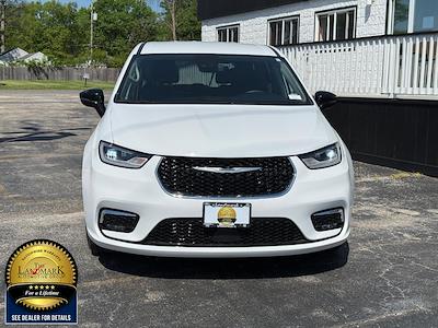 Used 2024 Chrysler Pacifica - photo 2
