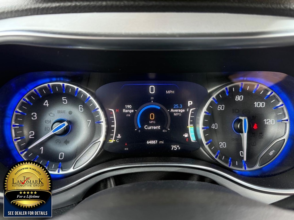 Used 2025 Chrysler Pacifica - photo 14
