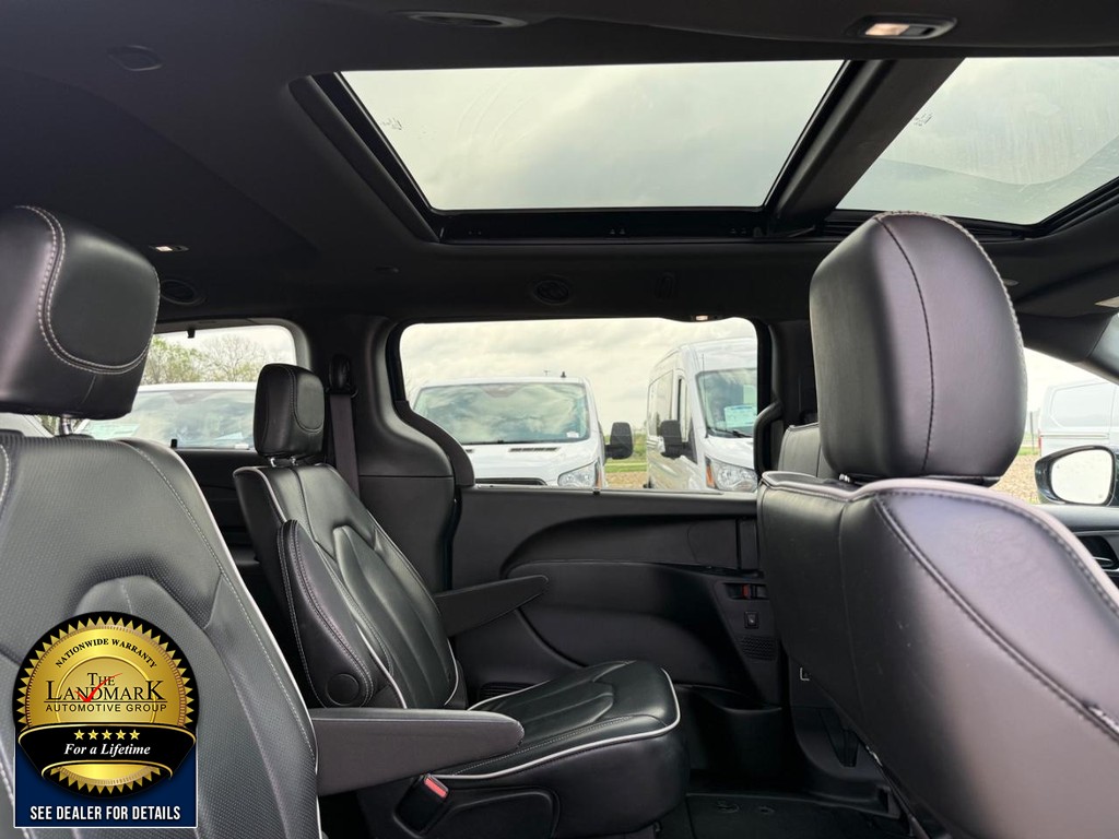 Used 2025 Chrysler Pacifica - photo 18