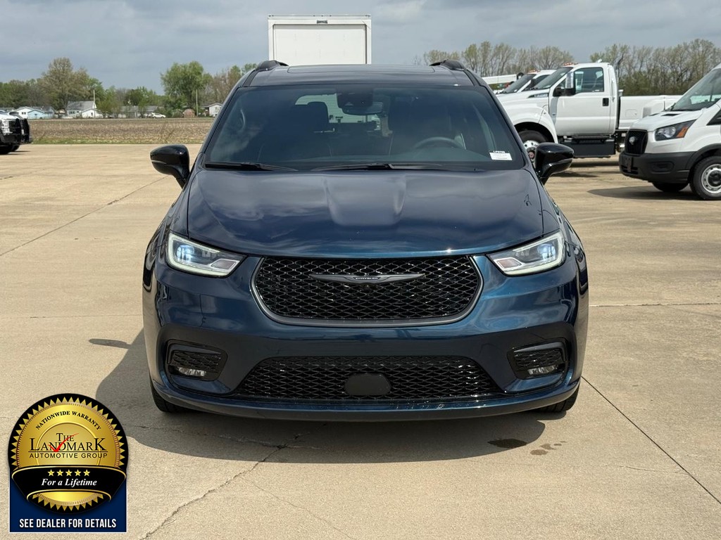 Used 2025 Chrysler Pacifica - photo 5