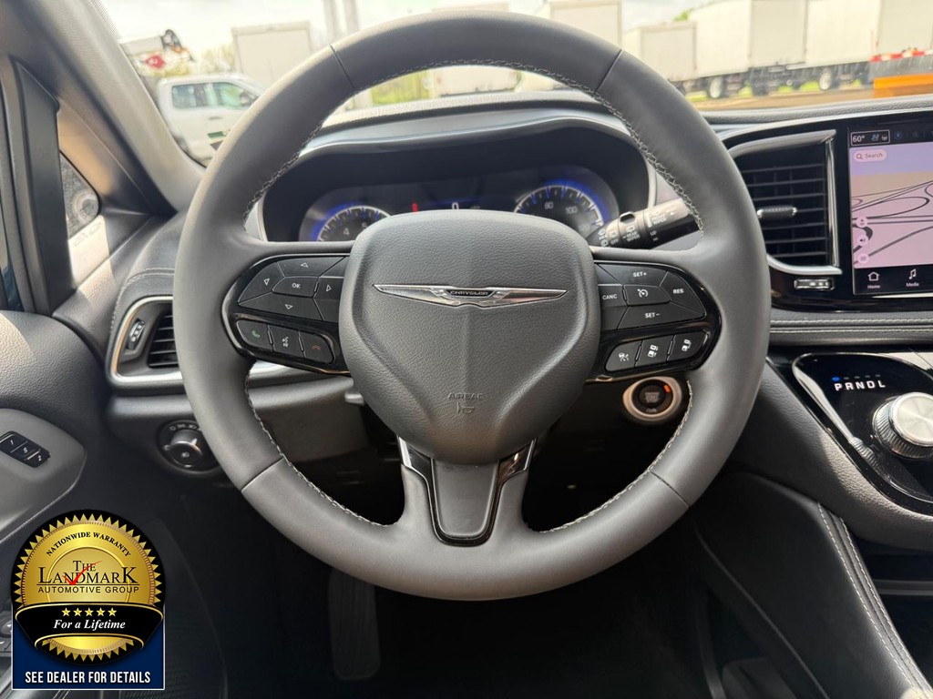 Used 2025 Chrysler Pacifica - photo 23