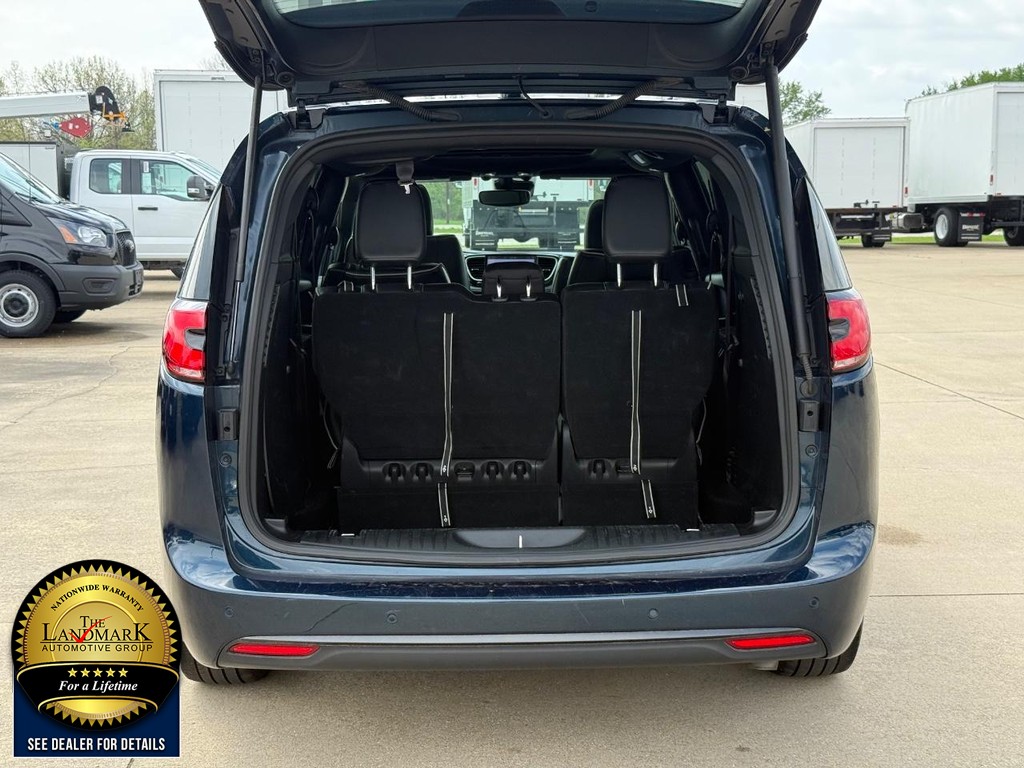 Used 2025 Chrysler Pacifica - photo 25