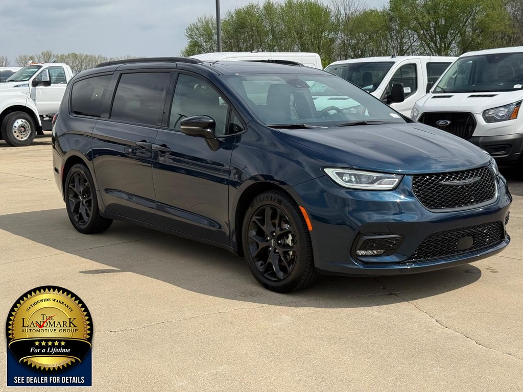 Used 2025 Chrysler Pacifica - photo 6