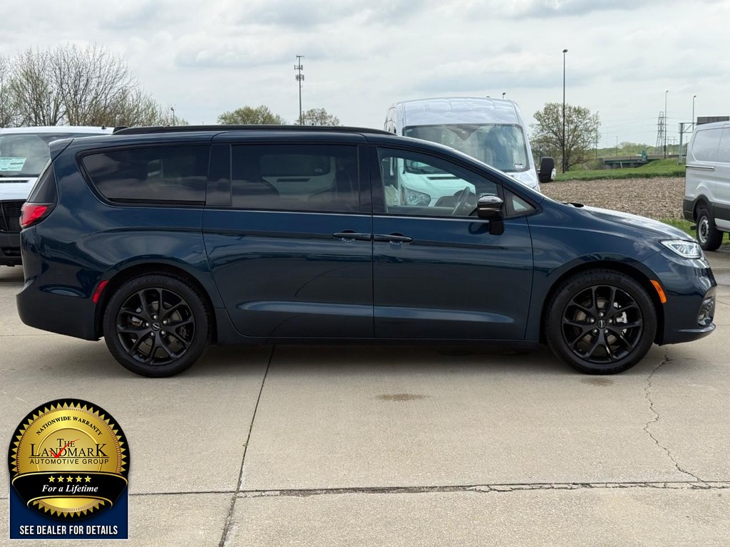 Used 2025 Chrysler Pacifica - photo 7