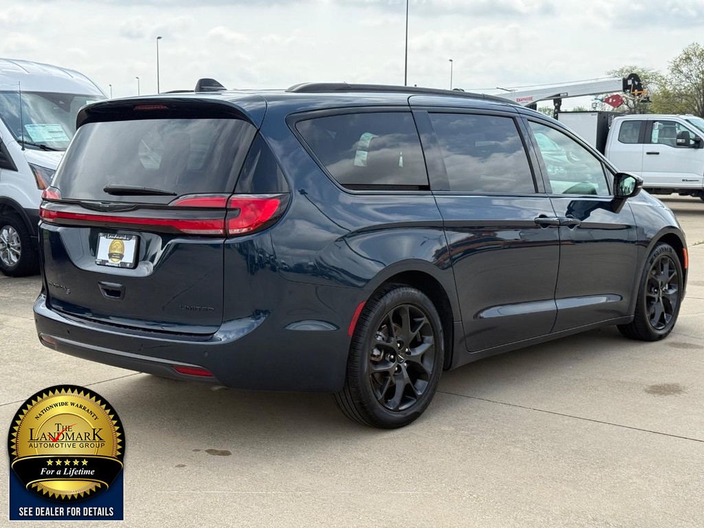 Used 2025 Chrysler Pacifica - photo 8