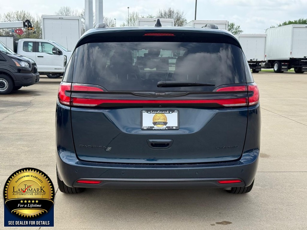 Used 2025 Chrysler Pacifica - photo 9