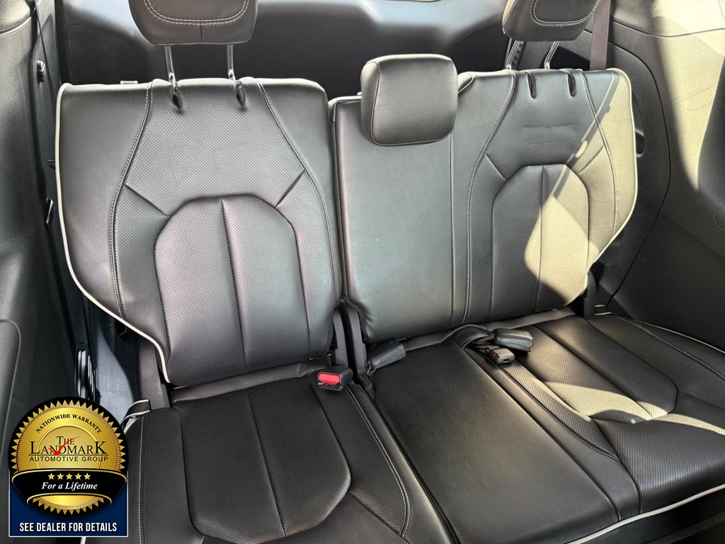 Used 2025 Chrysler Pacifica - photo 21