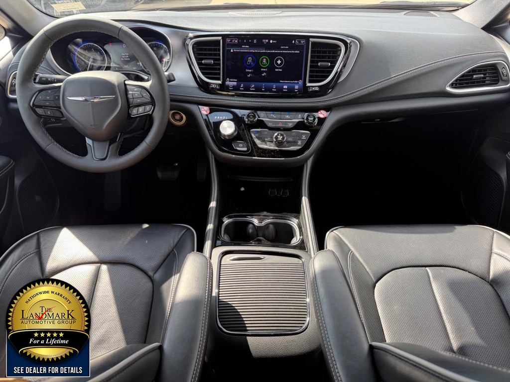 Used 2025 Chrysler Pacifica - photo 22