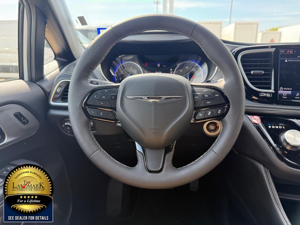 Used 2025 Chrysler Pacifica - photo 23