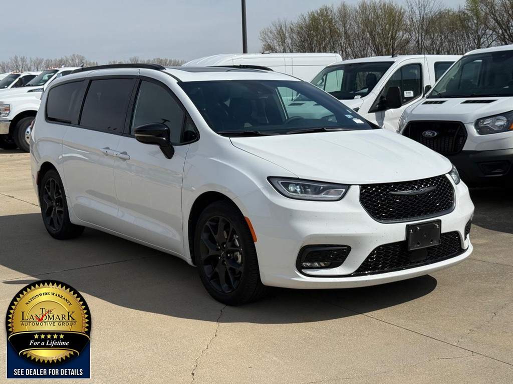 Used 2025 Chrysler Pacifica - photo 5
