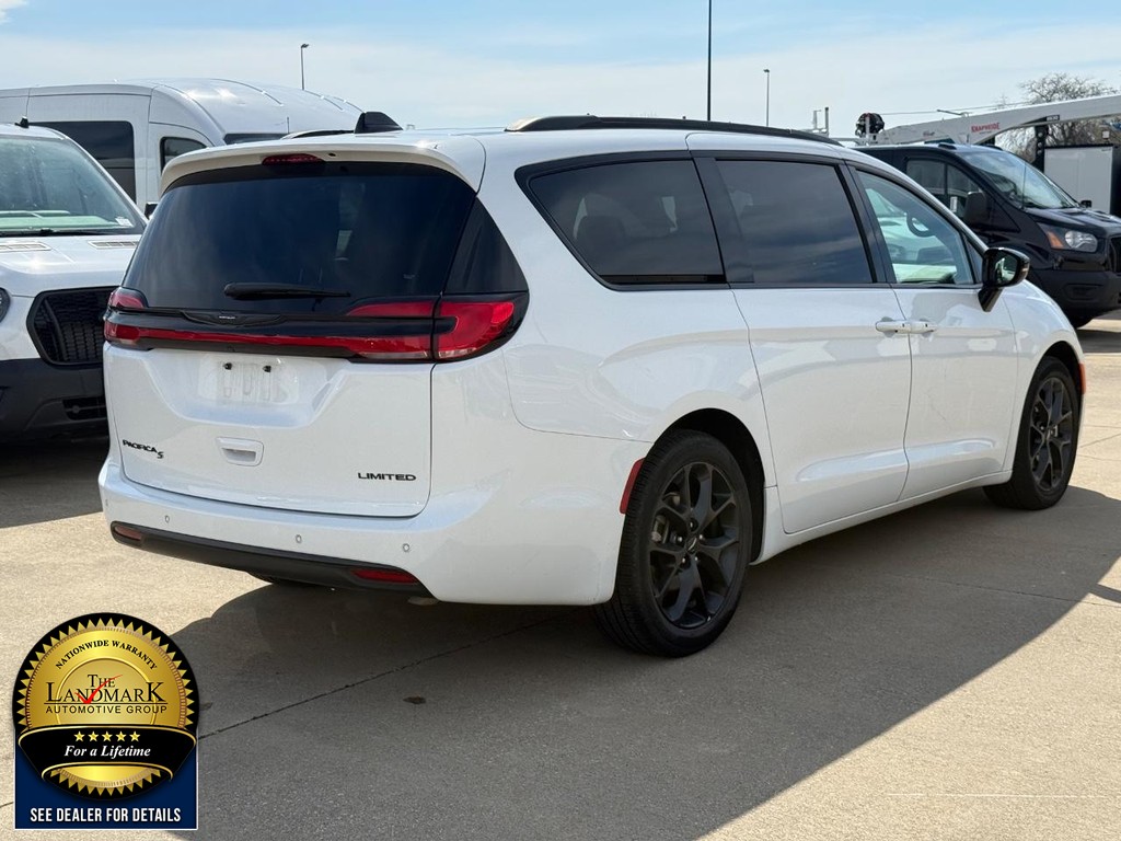 Used 2025 Chrysler Pacifica - photo 7