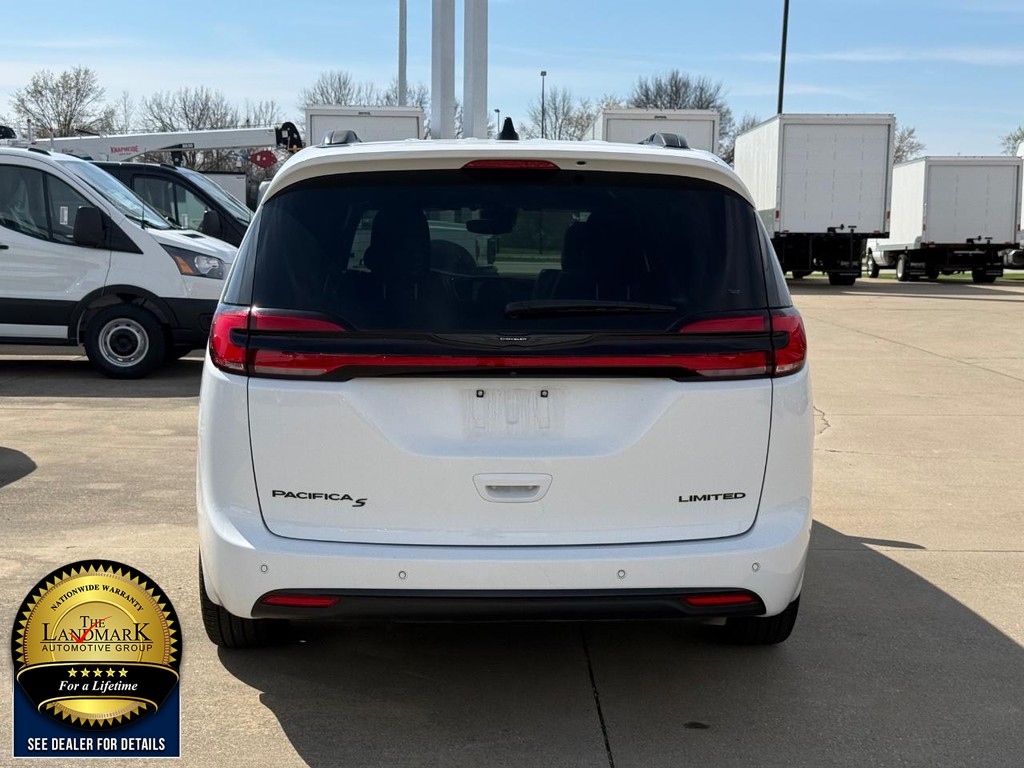 Used 2025 Chrysler Pacifica - photo 8