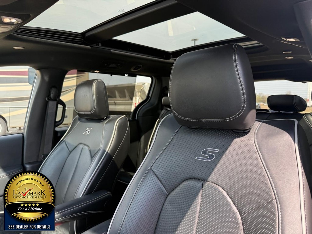 Used 2025 Chrysler Pacifica - photo 11