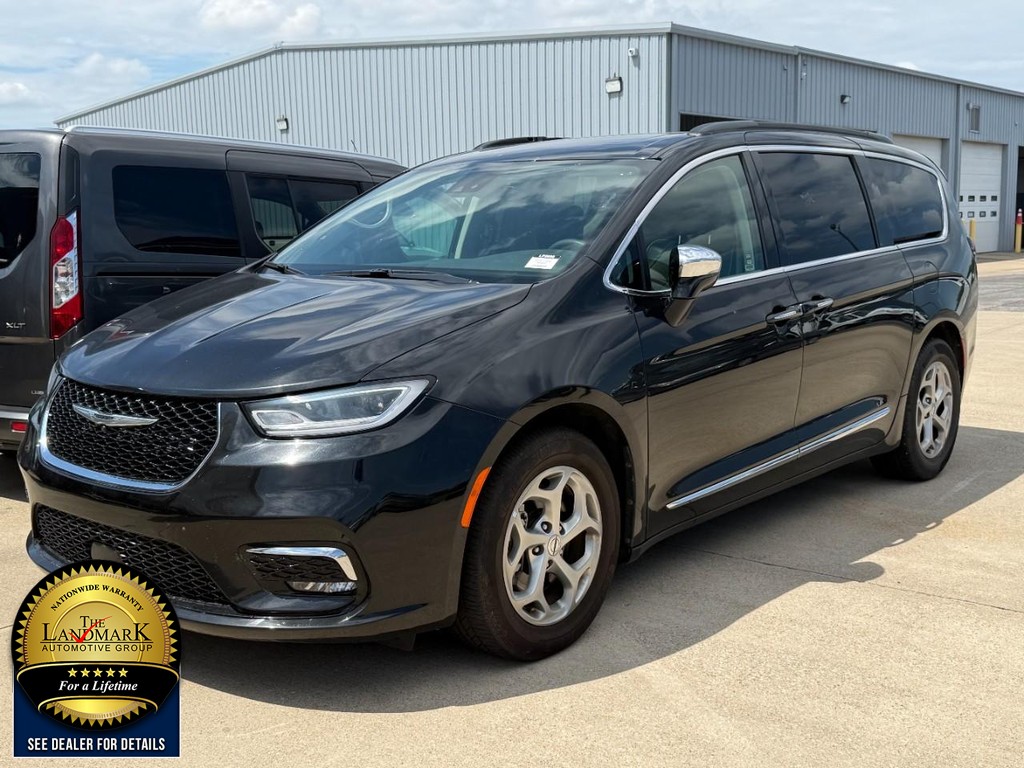 Used 2023 Chrysler Pacifica - photo 2
