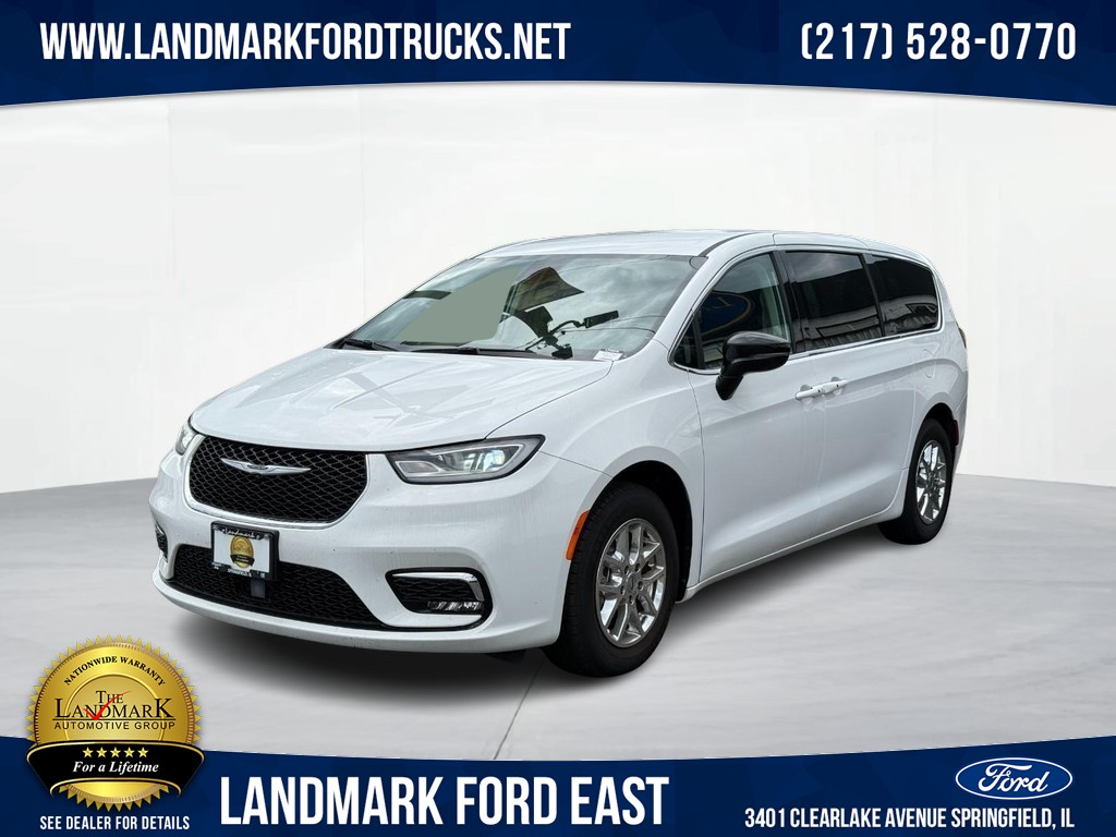 Used 2024 Chrysler Pacifica - photo 1