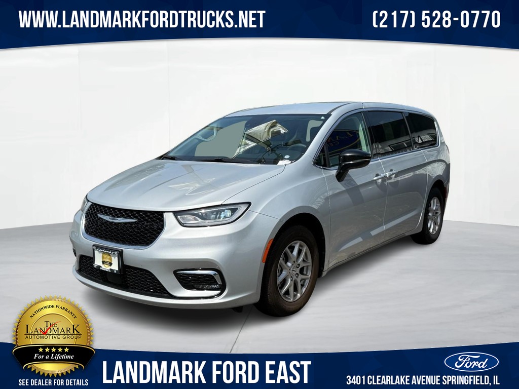 Used 2024 Chrysler Pacifica - photo 1
