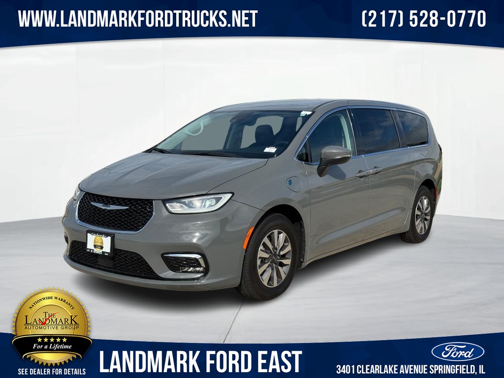 Used 2023 Chrysler Pacifica - photo 1