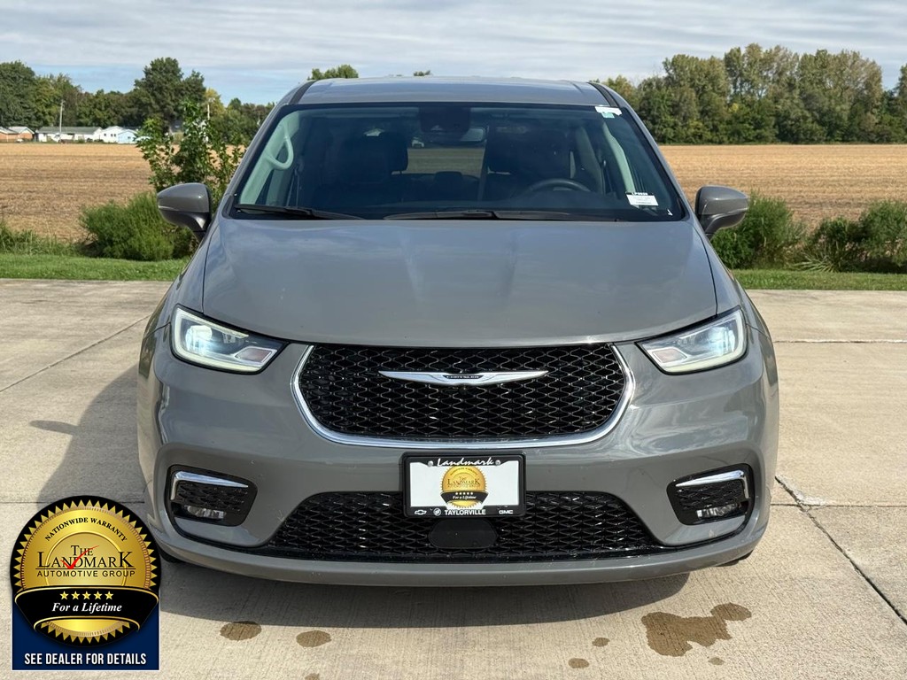 Used 2023 Chrysler Pacifica - photo 2