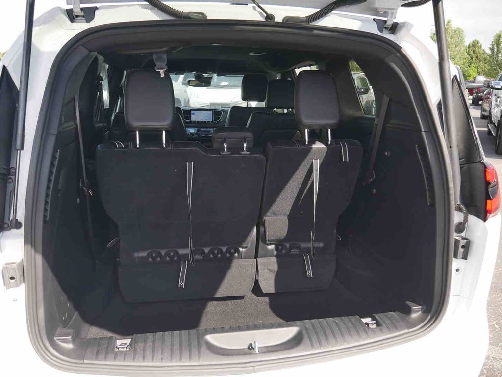 Used 2025 Chrysler Pacifica - photo 9