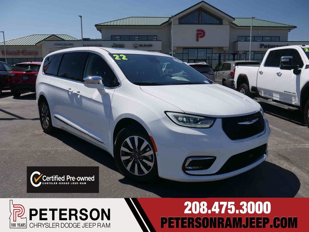 Used 2022 Chrysler Pacifica - photo 1