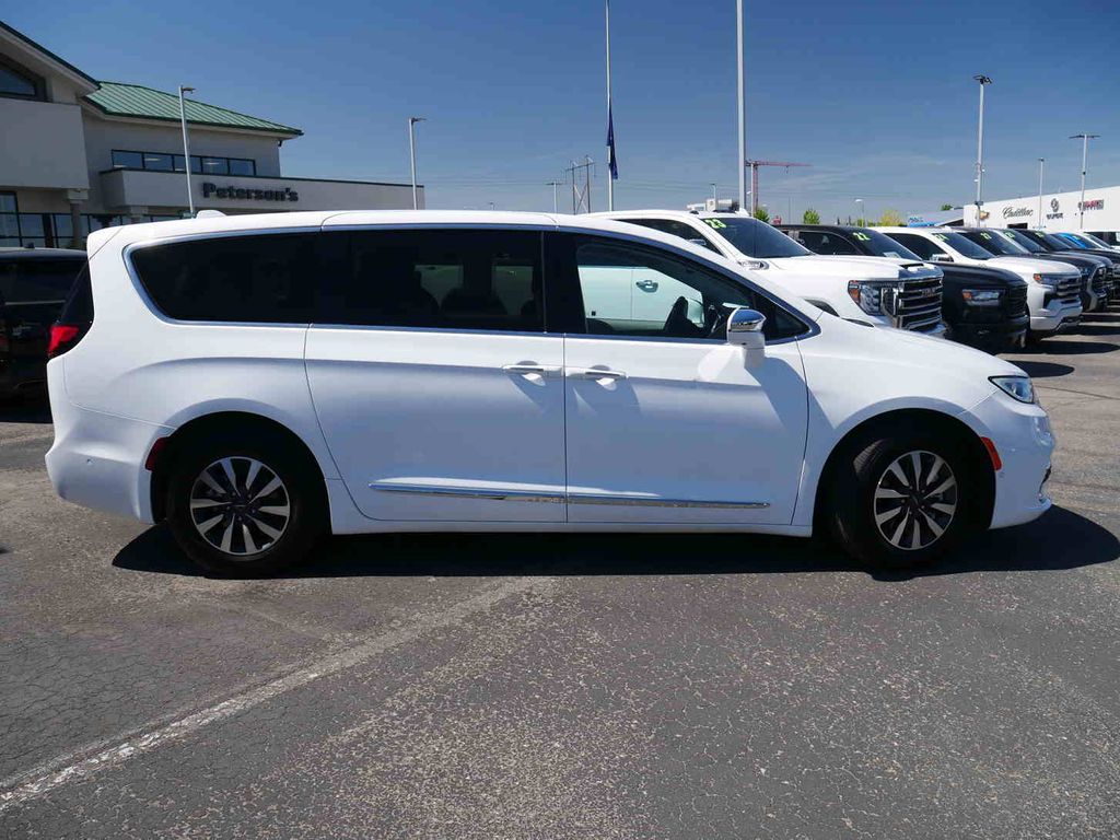 Used 2022 Chrysler Pacifica - photo 24