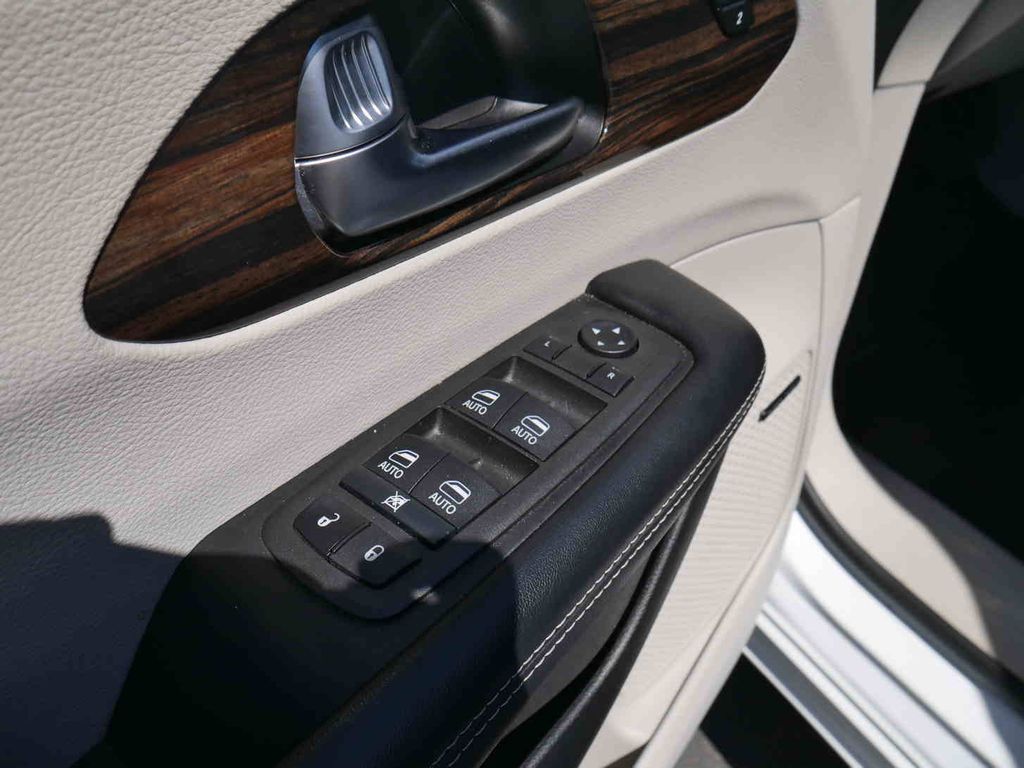Used 2022 Chrysler Pacifica - photo 27