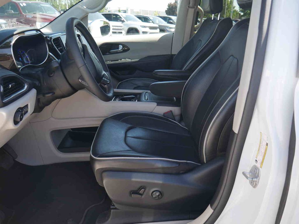 Used 2022 Chrysler Pacifica - photo 28