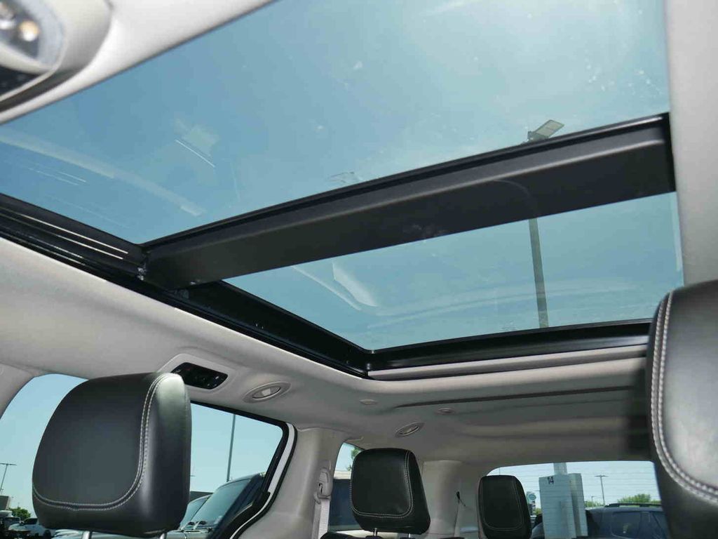 Used 2022 Chrysler Pacifica - photo 36