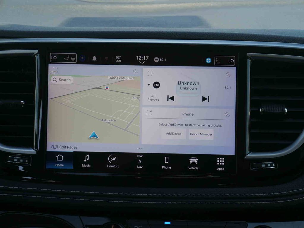 Used 2022 Chrysler Pacifica - photo 8
