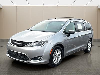 Used 2017 Chrysler Pacifica Touring L Minivan for sale #J241062Z - photo 1