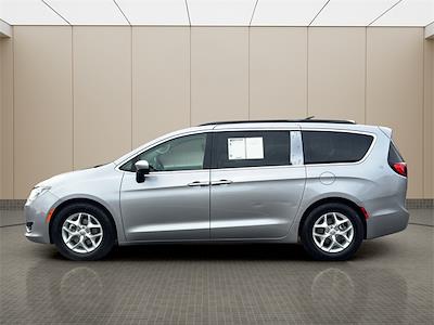 Used 2017 Chrysler Pacifica Touring L Minivan for sale #J241062Z - photo 2