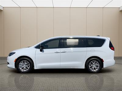 Used 2026 Chrysler Voyager LX Minivan for sale #KP2430 - photo 2