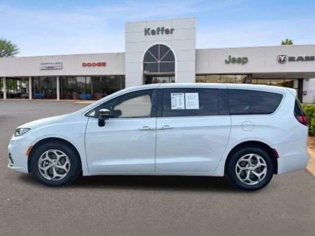 Used 2024 Chrysler Pacifica - photo 2