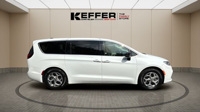 Used 2024 Chrysler Pacifica - photo 9