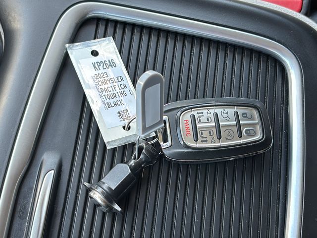 Used 2023 Chrysler Pacifica - photo 31