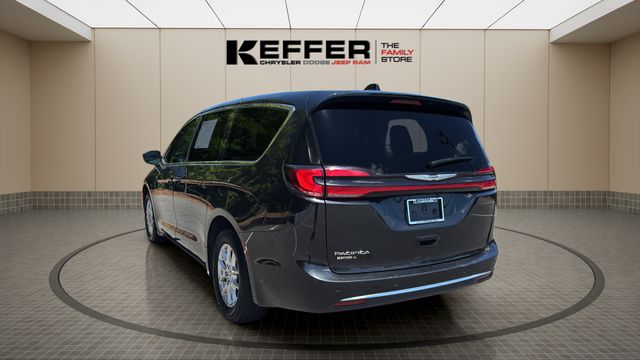 Used 2023 Chrysler Pacifica - photo 5