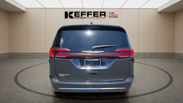 Used 2023 Chrysler Pacifica - photo 6