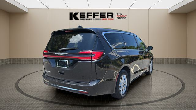 Used 2023 Chrysler Pacifica - photo 8