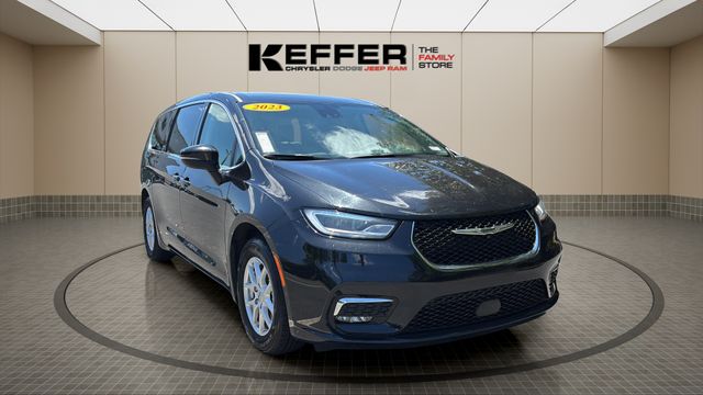 Used 2023 Chrysler Pacifica - photo 10