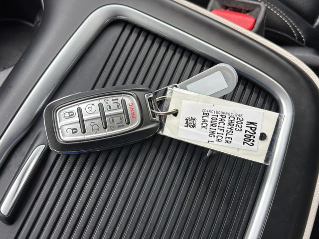 Used 2023 Chrysler Pacifica - photo 32