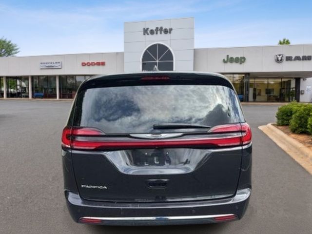 Used 2023 Chrysler Pacifica - photo 5