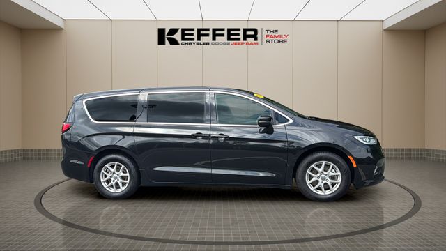 Used 2023 Chrysler Pacifica - photo 9