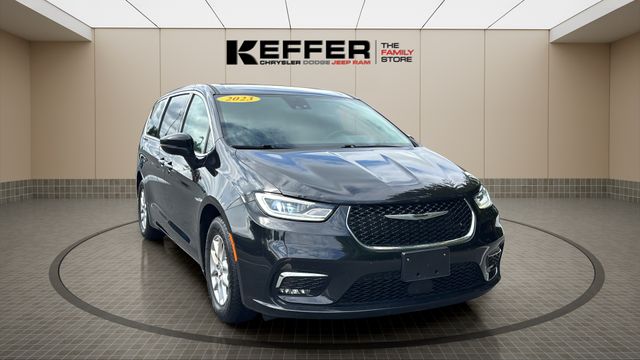 Used 2023 Chrysler Pacifica - photo 10