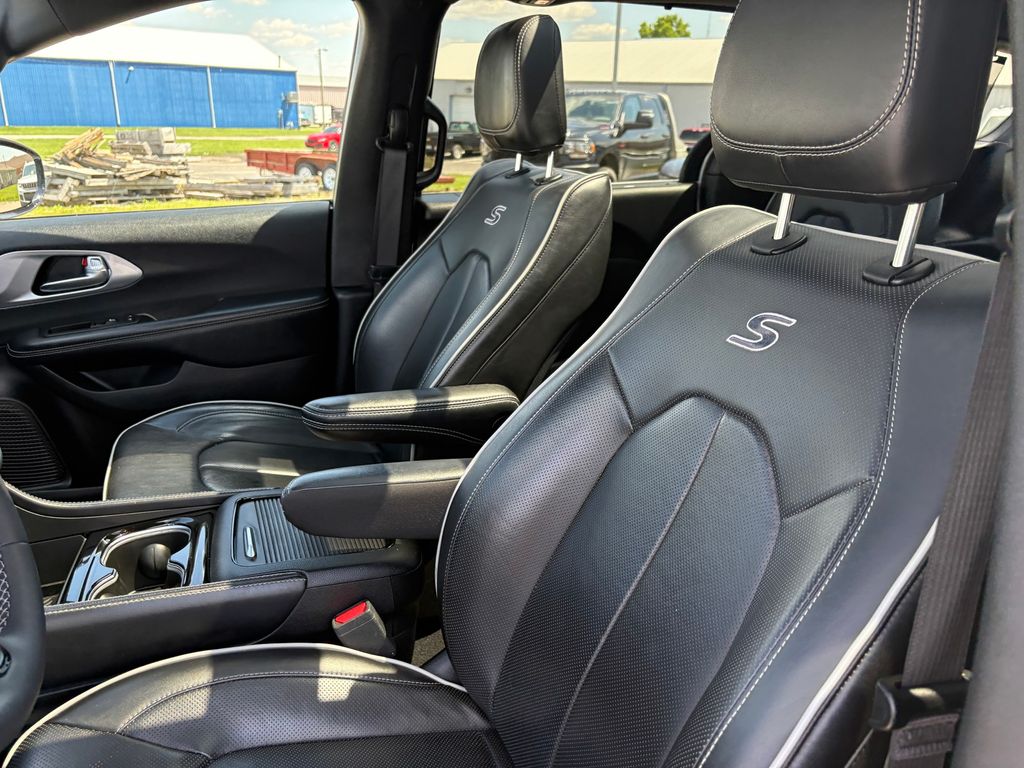 Used 2025 Chrysler Pacifica - photo 12